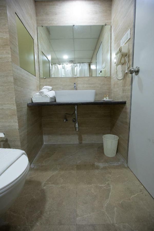 Hotel Grace Galaxy Mumbai Exterior foto
